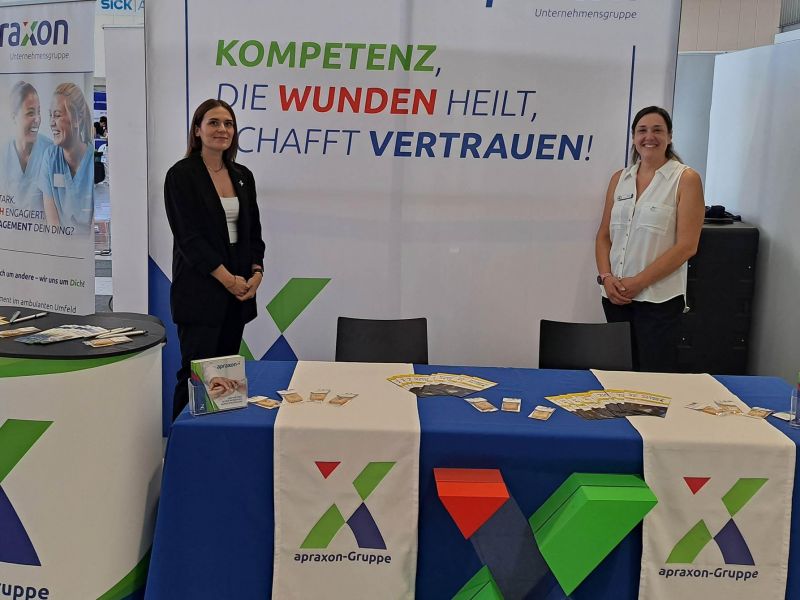 Zwei Mitarbeiter der apraxon Gruppe auf der Wund D.A.C.H